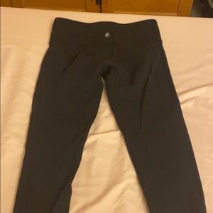 Black Lululemon cropped leggings